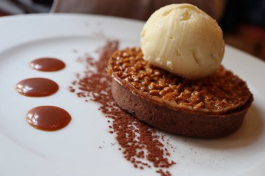 Fransız tatlısı: Paris, Fransa 'da dondurmalı çikolatalı tart.