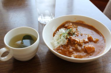 Tokyo, Japonya 'da Japon usulü köri pilavı