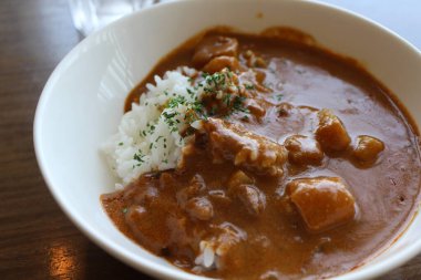 Tokyo, Japonya 'da Japon usulü köri pilavı