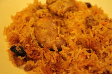 Hint mutfağı: Tavuk biryani (karışık pirinç yemeği))