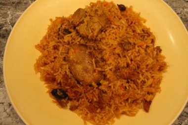 Hint mutfağı: Tavuk biryani (karışık pirinç yemeği))
