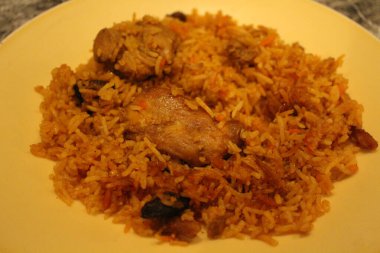 Hint mutfağı: Tavuk biryani (karışık pirinç yemeği))