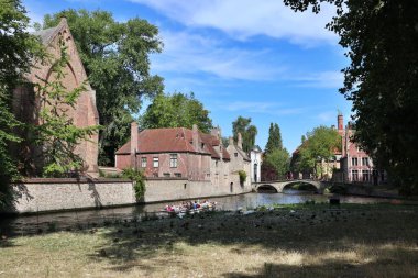 Bruges, Belçika 'daki eski kasaba ve kanal