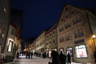 Almanya 'nın Rothenburg ob der Tauber şehrinde Noel aydınlanması