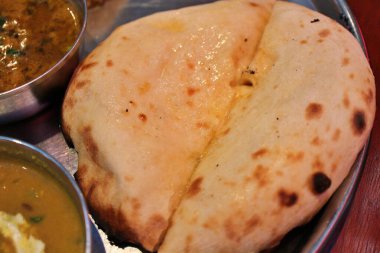 Hint mutfağı: peynir kulcha (disk şeklinde ekmek))