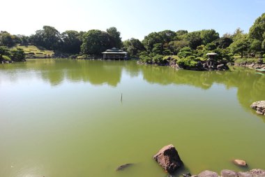 Kiyosumi Bahçesi, Tokyo, Japonya 'daki Ryotei Evi ve Dai-Sensui Gölü