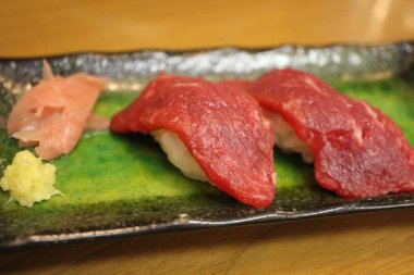 Japon mutfağı: Tokyo, Japonya 'da taze baniku (at eti) suşisi