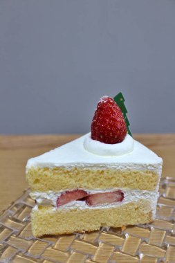 Japon çilekli Noel pastası (katlı pasta))