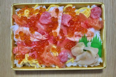 Chirashizushi, Tokyo, Japonya 'da bir süpermarketten satın alındı.