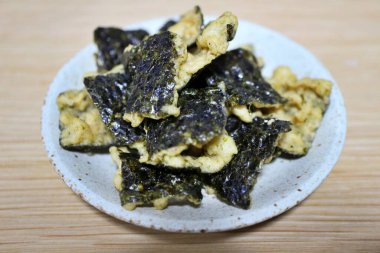Japon aperatifi: nori tempura (bol yağda kızartılmış yosun)