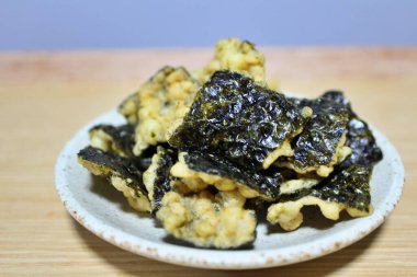 Japon aperatifi: nori tempura (bol yağda kızartılmış yosun)