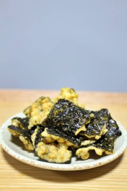 Japon aperatifi: nori tempura (bol yağda kızartılmış yosun)