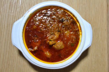 Yemek teslimatı: Tavuk vindaloo (Goan curry)