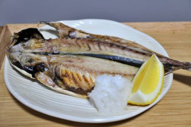 Japon ev yemeği: kurutulmuş ve ızgara aji (Japon uskumrusu)