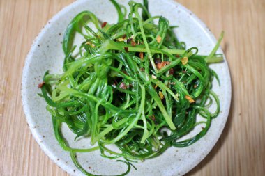 Japon ev yemeği: Karıştırılmış okahijiki (kara yosunu)