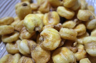 Kızarmış Peru mısırı.