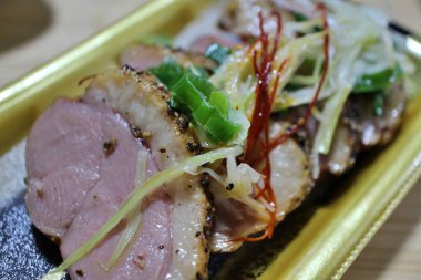 Japon mutfağı: Tokyo, Japonya 'da bir süpermarketten alınmış kızarmış ördek.