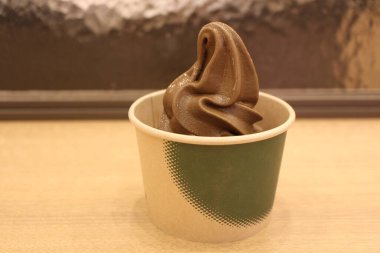 Tokyo, Japonya 'da yumuşak hojicha çayı dondurması.