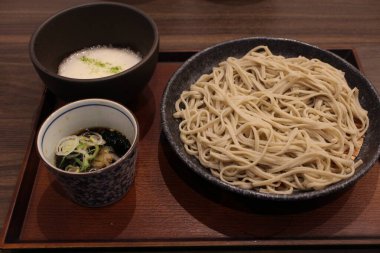 Japon mutfağı: mori soba with tororo (püre of yamaimo), Tokyo, Japonya