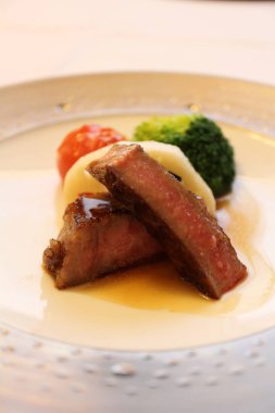 Tokyo, Japonya 'da biftek ve sebze.