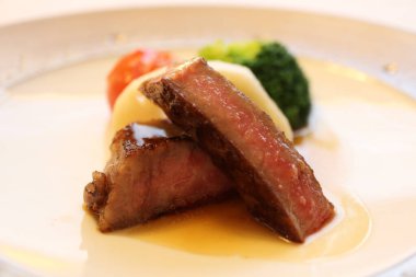 Tokyo, Japonya 'da biftek ve sebze.