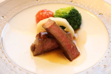 Tokyo, Japonya 'da biftek ve sebze.