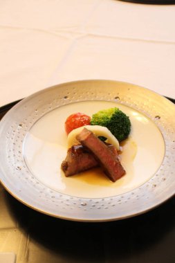 Tokyo, Japonya 'da biftek ve sebze.