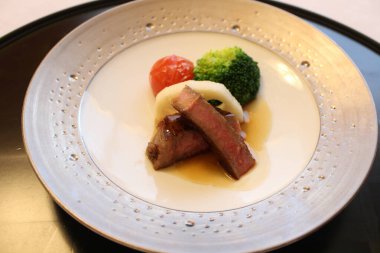 Tokyo, Japonya 'da biftek ve sebze.