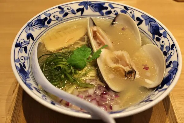 Tokyo, Japonya 'da Hamaguri istiridye rameni