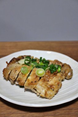 Tokyo, Japonya 'da bir süpermarketten alınmış ızgara tavuk.