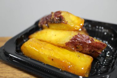 Daigaku-imo (kızarmış patates) Tokyo, Japonya 'da bir süpermarketten satın alındı.