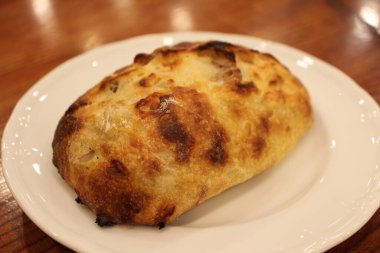 Kurashiki, Japonya 'da nilüfer kökü peynirli ekmek