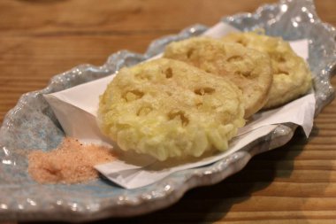 Japon mutfağı: renkon (lotus kökü) tempura Kurashiki, Japonya