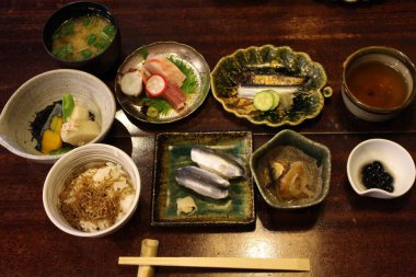 Japon mutfağı: mamakari (turşulu Japon sardunyası) Japonya 'nın Kurashiki şehrinde yemek.