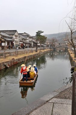 Japonya 'daki Kurashiki Bikan Tarihi Bölgesi' nde (eski kasaba) geleneksel tekne