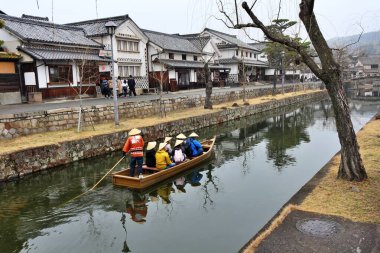 Japonya 'daki Kurashiki Bikan Tarihi Bölgesi' nde (eski kasaba) geleneksel tekne