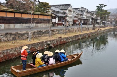 Japonya 'daki Kurashiki Bikan Tarihi Bölgesi' nde (eski kasaba) geleneksel tekne