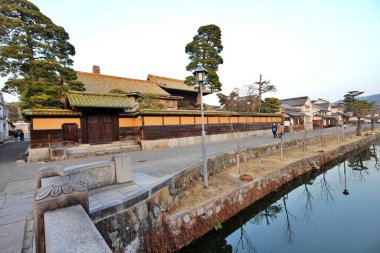 Japonya 'daki Kurashiki Bikan Tarihi Mahallesi' nde (eski kasaba) alacakaranlık