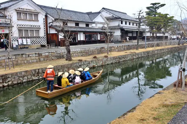 Japonya 'daki Kurashiki Bikan Tarihi Bölgesi' nde (eski kasaba) geleneksel tekne
