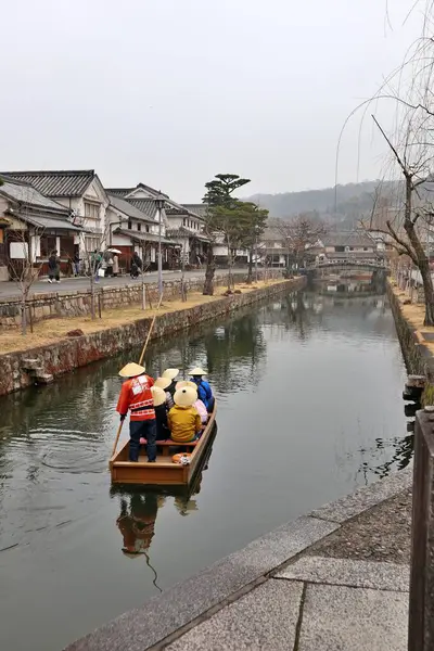 Japonya 'daki Kurashiki Bikan Tarihi Bölgesi' nde (eski kasaba) geleneksel tekne