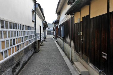 Japonya 'nın Kurashiki Bikan Tarihi Bölgesi' ndeki (eski şehir) şehir manzarası