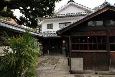 Japonya 'nın Kurashiki Bikan Tarihi Bölgesi' ndeki (eski şehir) şehir manzarası