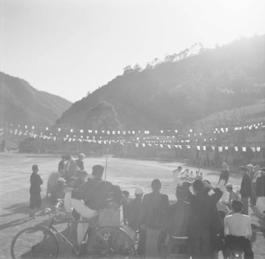 Japonya 'da kırsal bir köyde spor gününün eski bir fotoğrafı - Kasım 1957