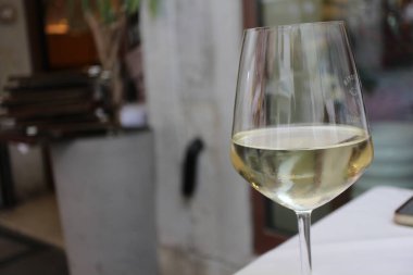 İtalya Venedik 'te beyaz İtalyan şarabı