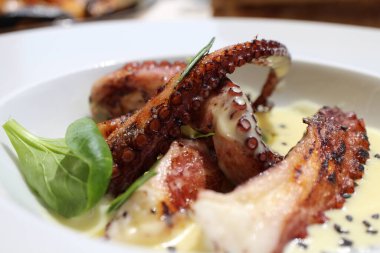 İtalyan mutfağı: Murano, İtalya 'da kızarmış patates kremalı ahtapot.