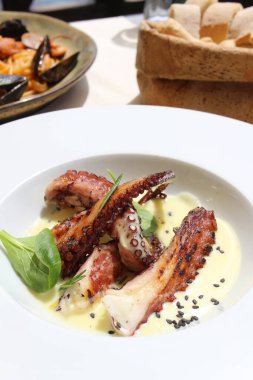 İtalyan mutfağı: Murano, İtalya 'da kızarmış patates kremalı ahtapot.