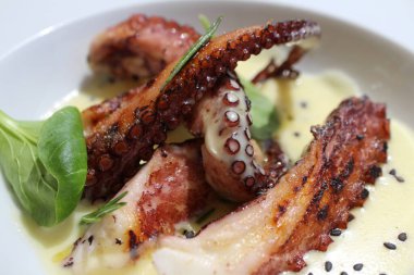 İtalyan mutfağı: Murano, İtalya 'da kızarmış patates kremalı ahtapot.