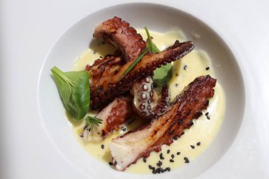 İtalyan mutfağı: Murano, İtalya 'da kızarmış patates kremalı ahtapot.