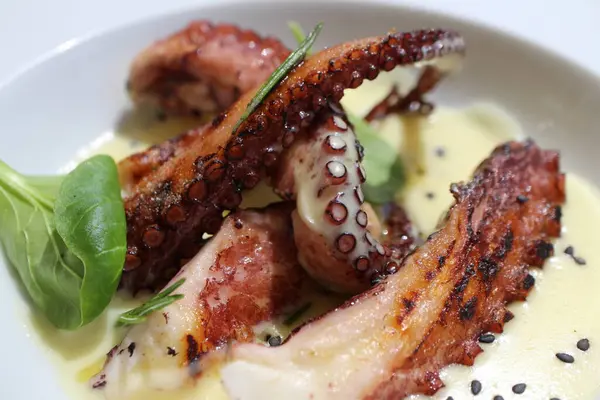 İtalyan mutfağı: Murano, İtalya 'da kızarmış patates kremalı ahtapot.