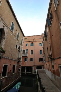 Venedik, İtalya 'nın San Marco bölgesindeki eski kasaba ve kanal manzarası